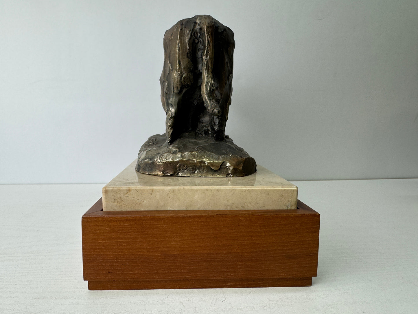 Y9566 OKIMONO Bronze Cow figurine signed box marble base Japan antique interior
