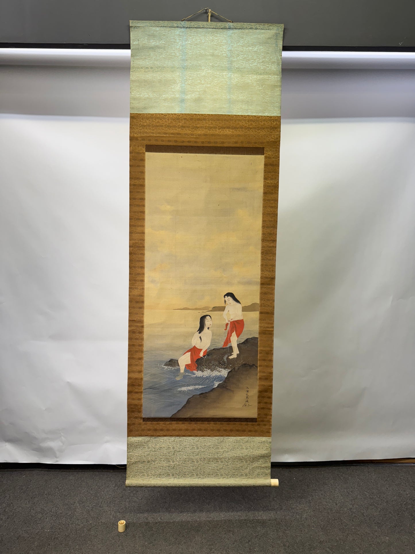 Y9586 KAKEJIKU Beautiful woman signed box Japan antique hanging scroll interior