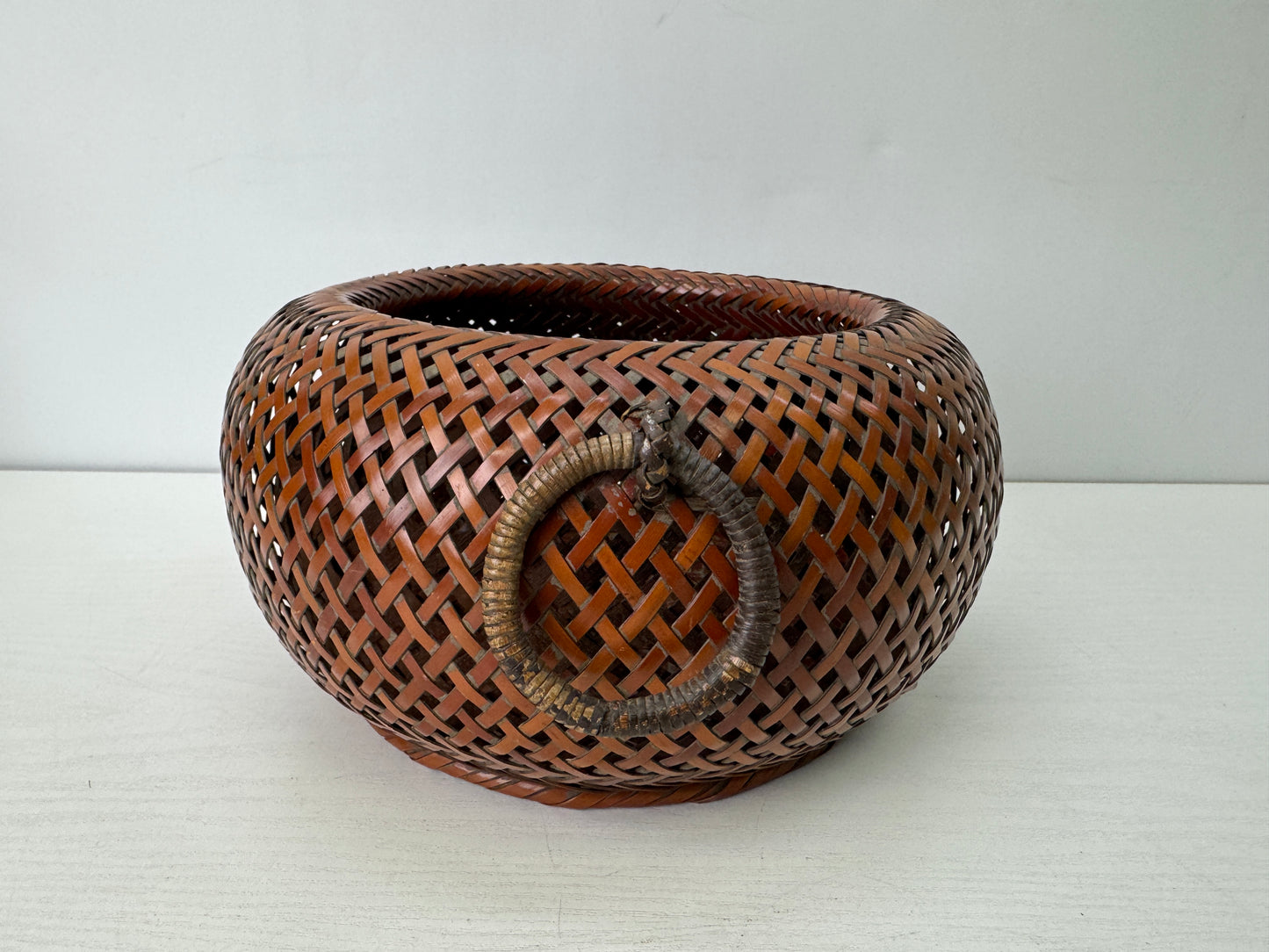 Y9593 Bamboo Woven Basket Flower vase signed Japan Ikebana Floral arrangement