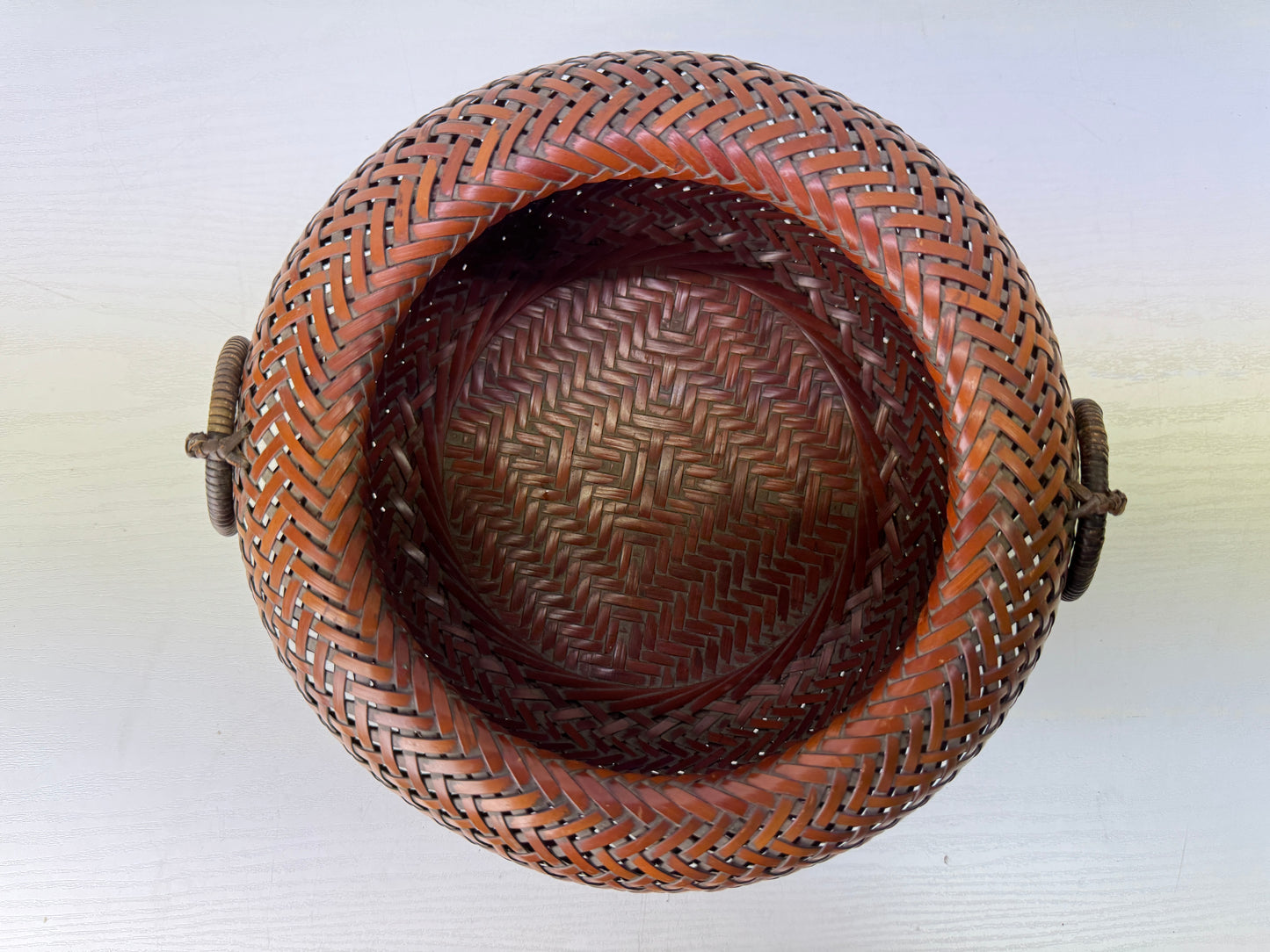 Y9593 Bamboo Woven Basket Flower vase signed Japan Ikebana Floral arrangement