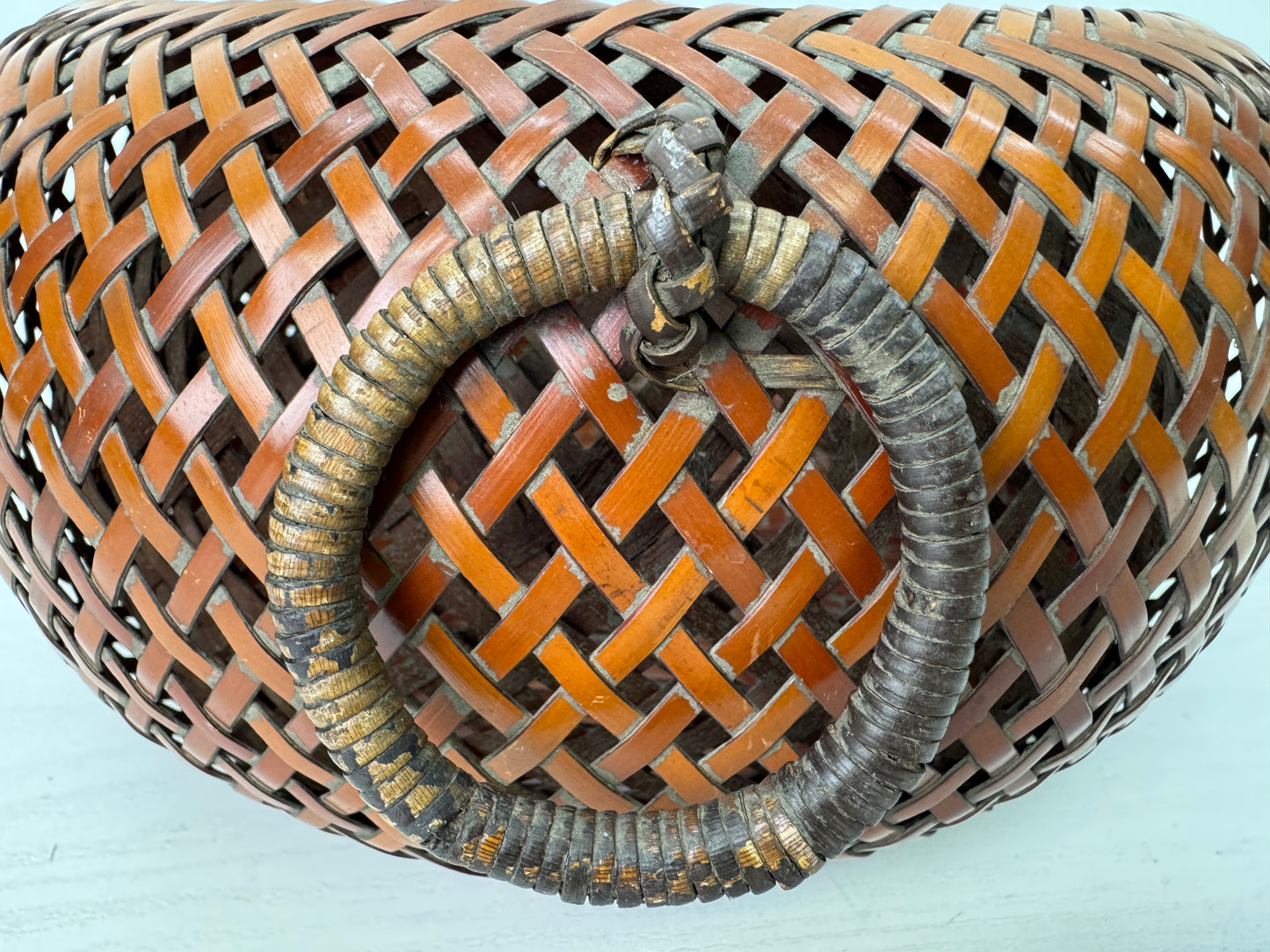 Y9593 Bamboo Woven Basket Flower vase signed Japan Ikebana Floral arrangement