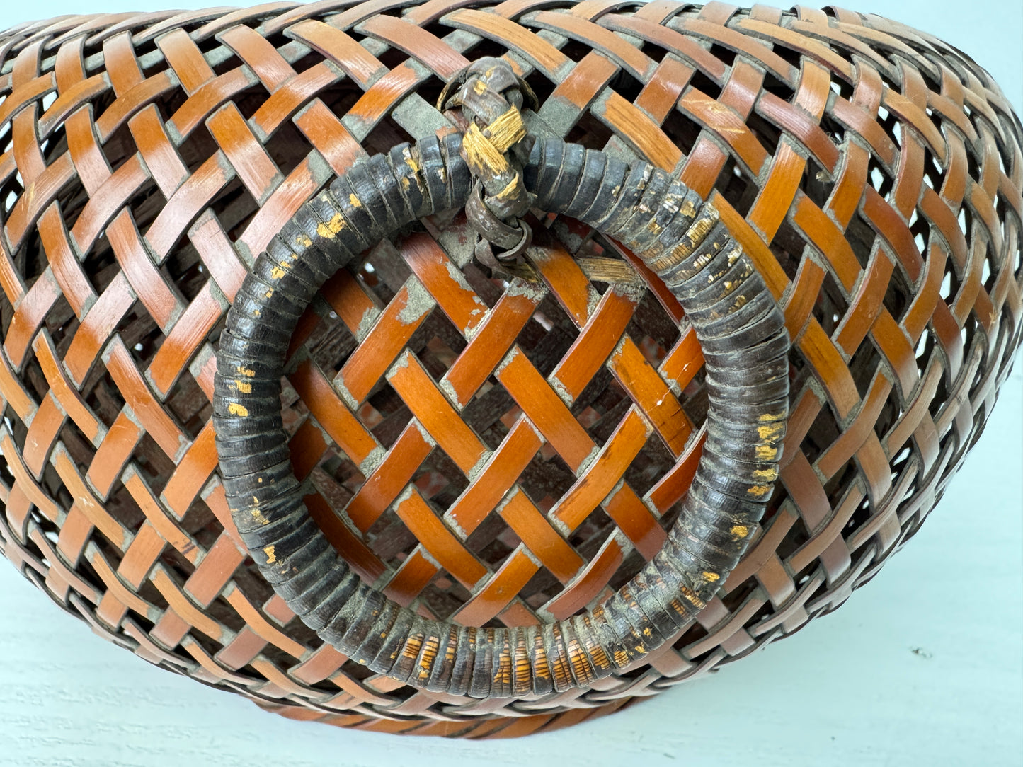 Y9593 Bamboo Woven Basket Flower vase signed Japan Ikebana Floral arrangement