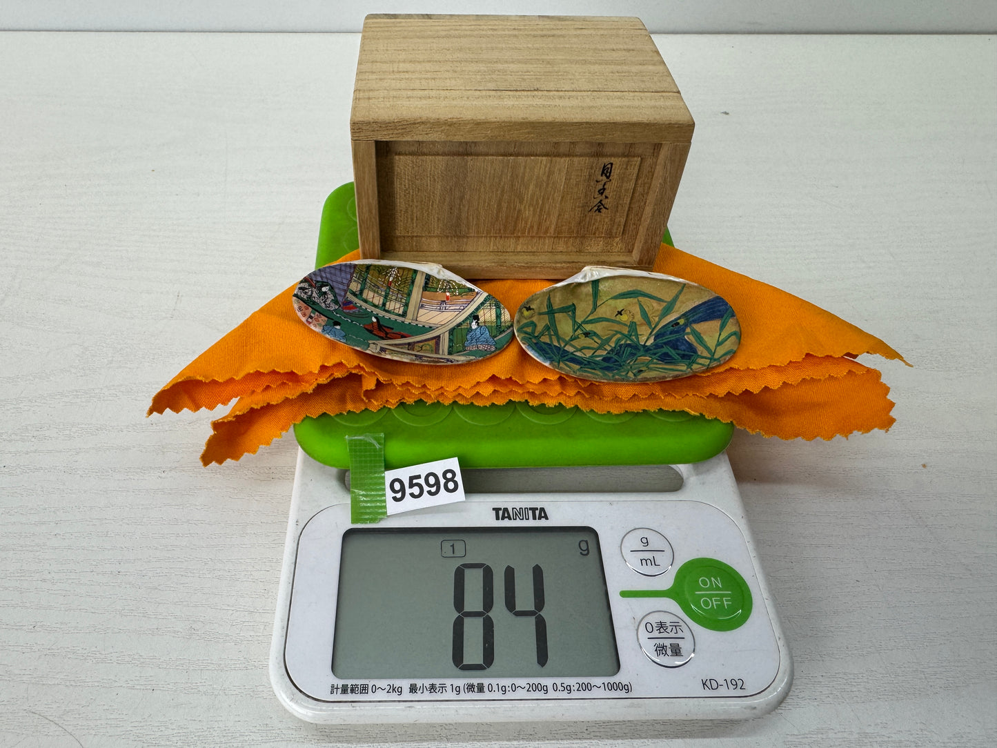 Y9598 BOX Kai awase Makie signed Japan antique incense container fragrance aroma