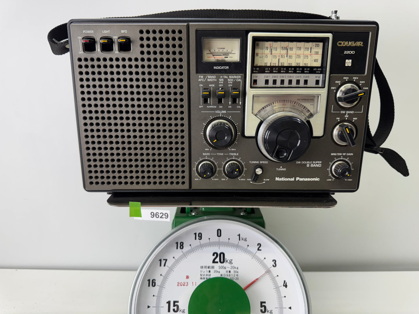 Y9629 RADIO National RF-2200 Cougar transistor portable Japan antique vintage