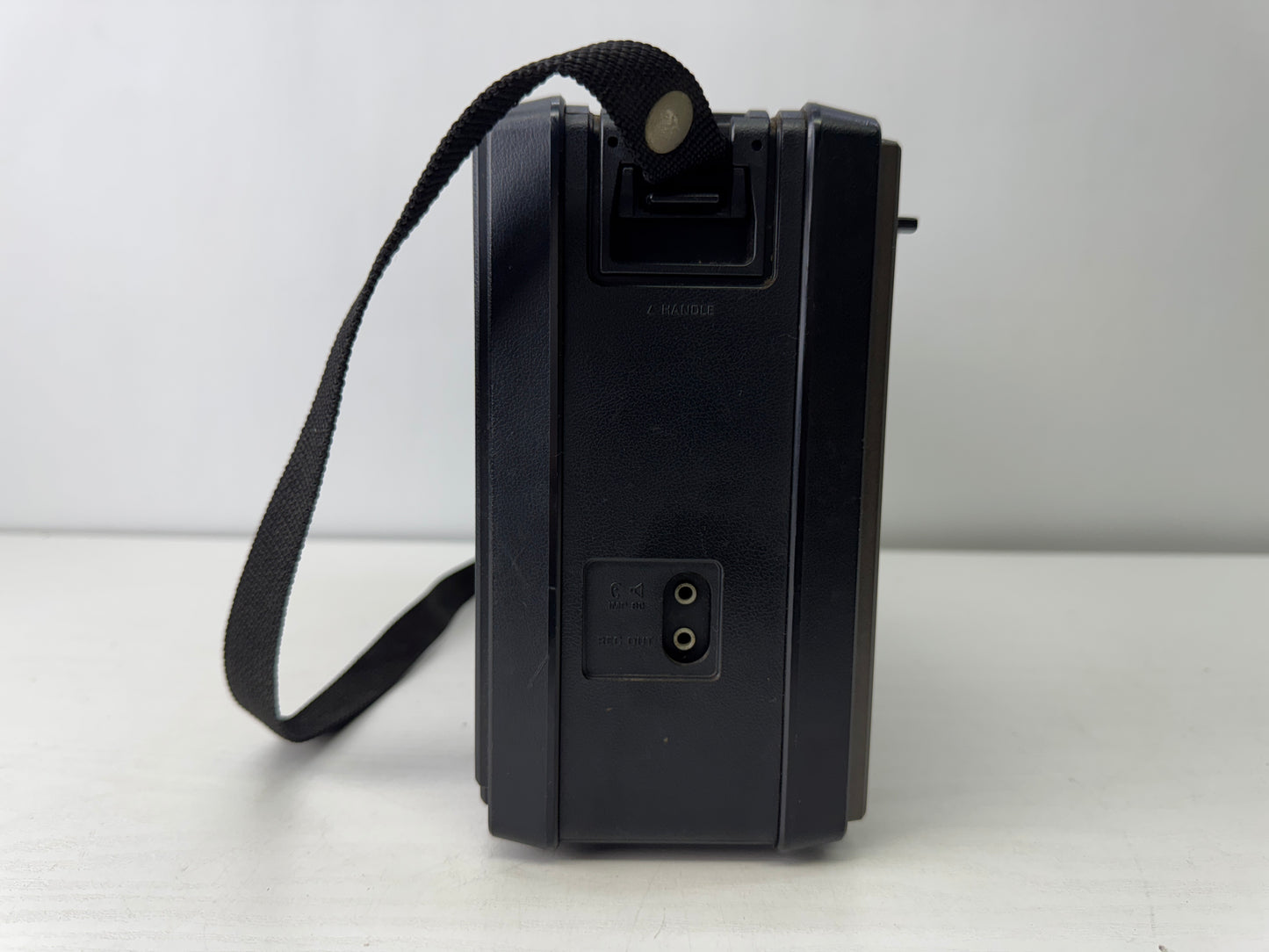 Y9629 RADIO National RF-2200 Cougar transistor portable Japan antique vintage