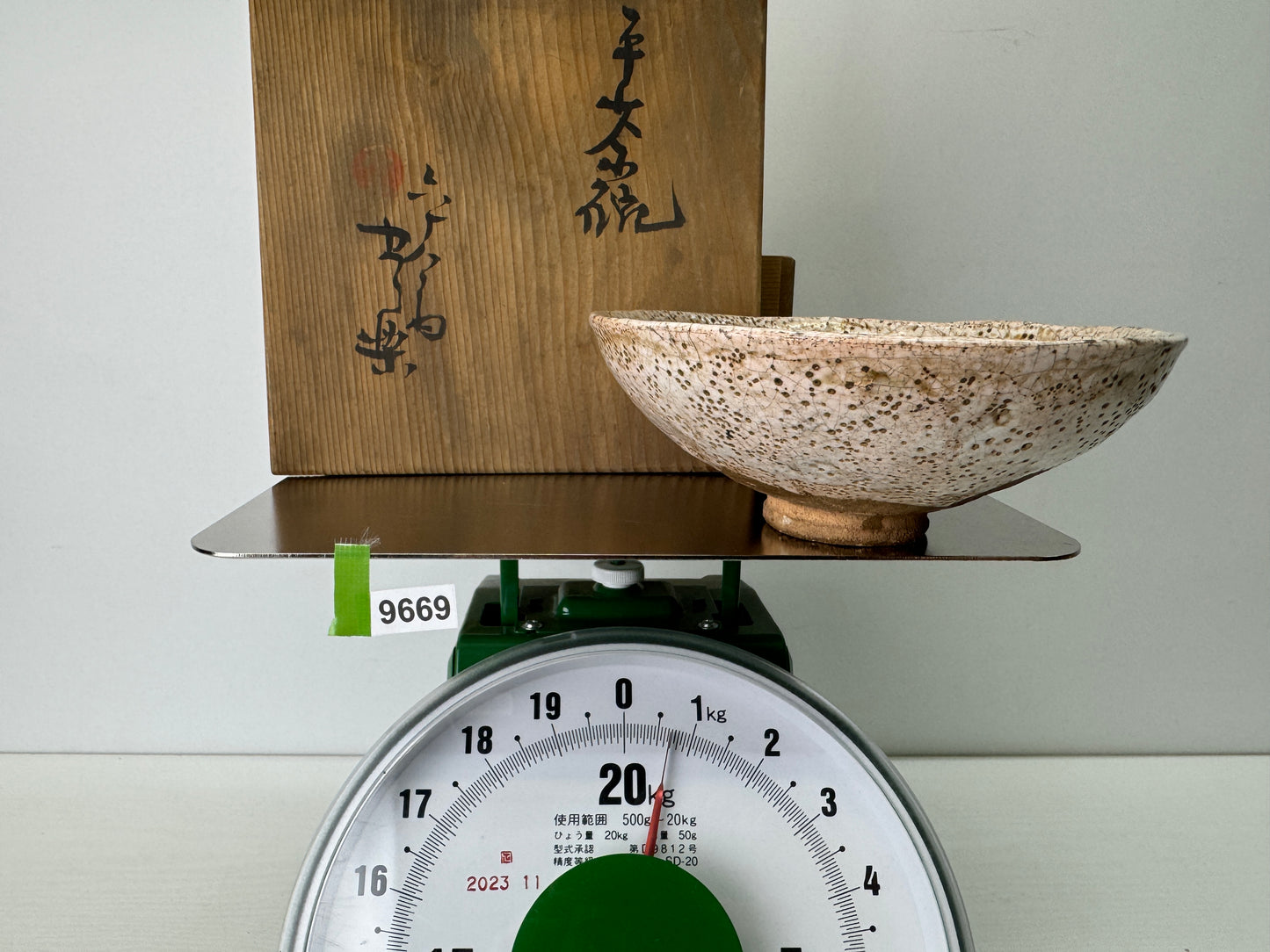 Y9669 CHAWAN Raku-ware white flat bowl signed box Japan antique tea ceremony cup