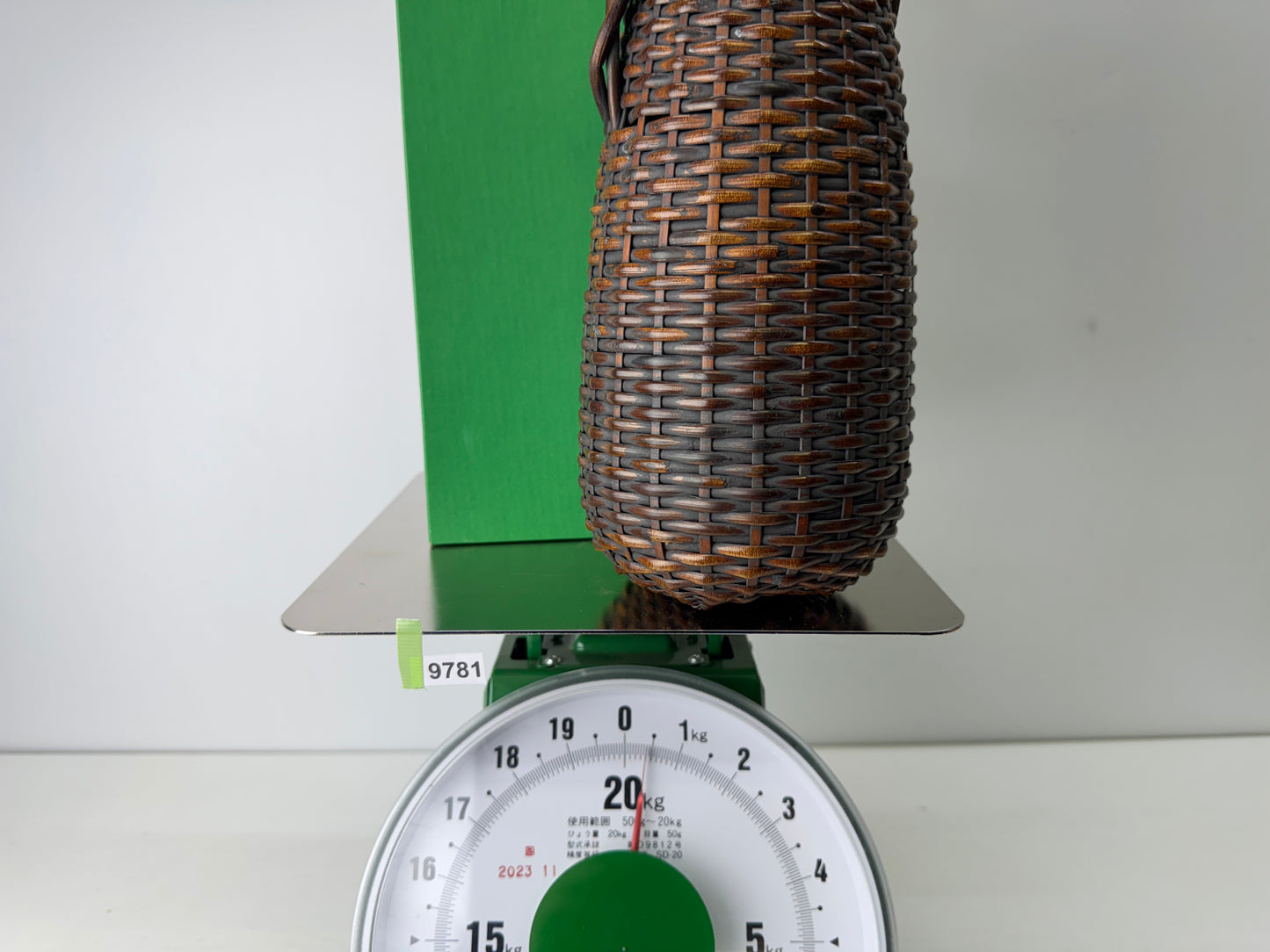 Y9781 Bamboo Woven Basket flower vase box Japan antique ikebana floral decor