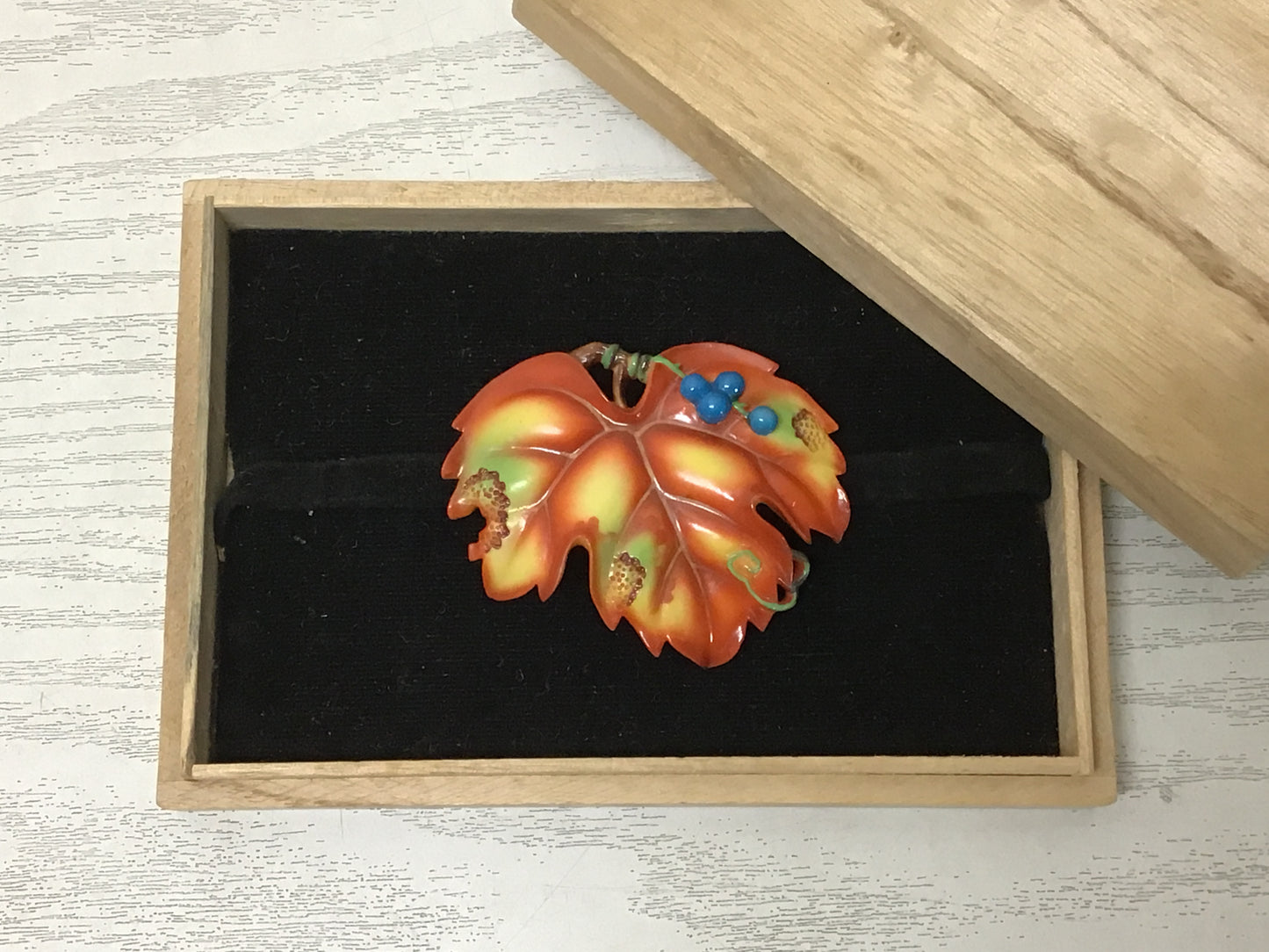 Y2285 OBIDOME Pottery Leaf Sash Clip brooch signed box Japanese Kimono antique