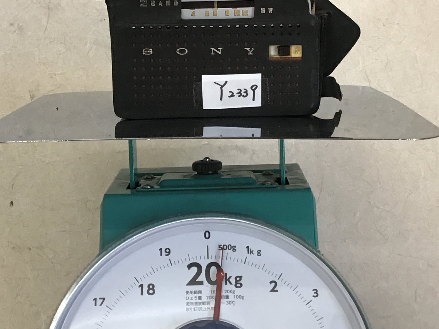 Y2339 RADIO SONY TR-714 transistor portable Japan antique vintage music news