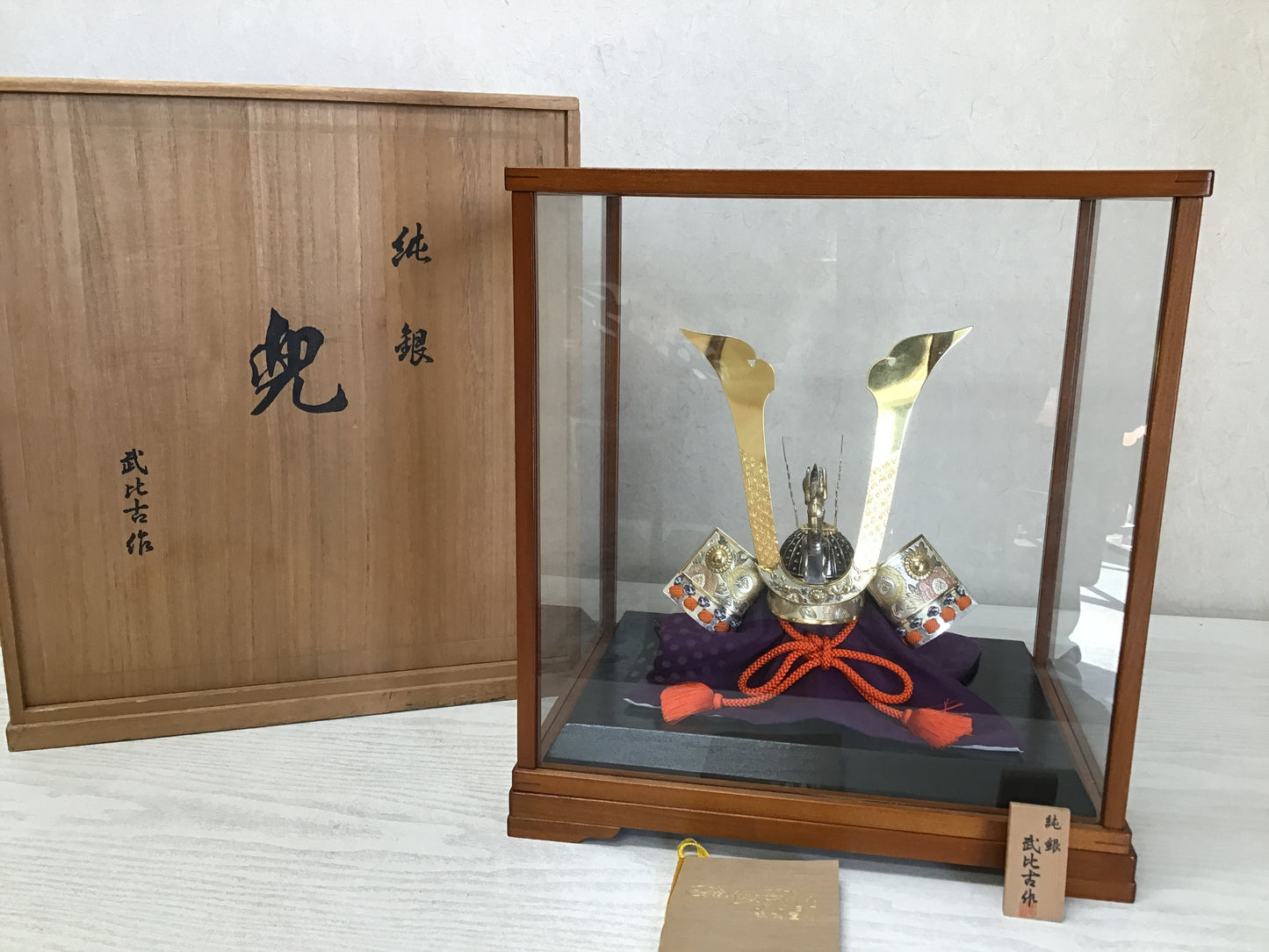 Y2374 OKIMONO Sterling Silver Kabuto helmet figure glass case box Japan antique