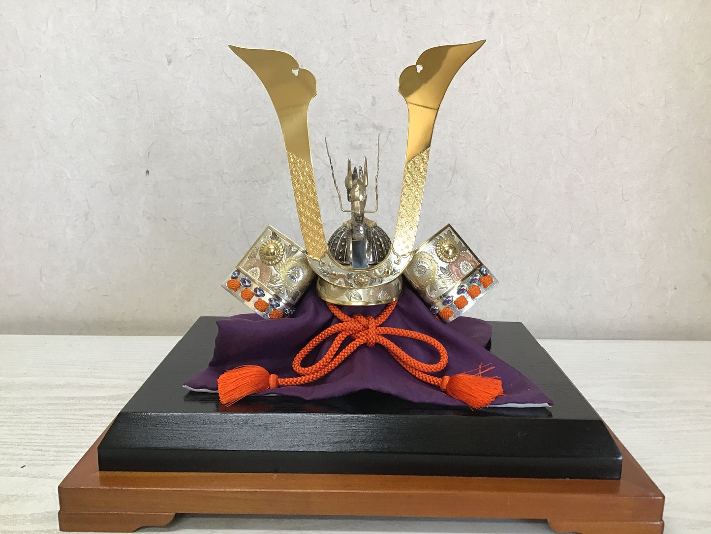 Y2374 OKIMONO Sterling Silver Kabuto helmet figure glass case box Japan antique