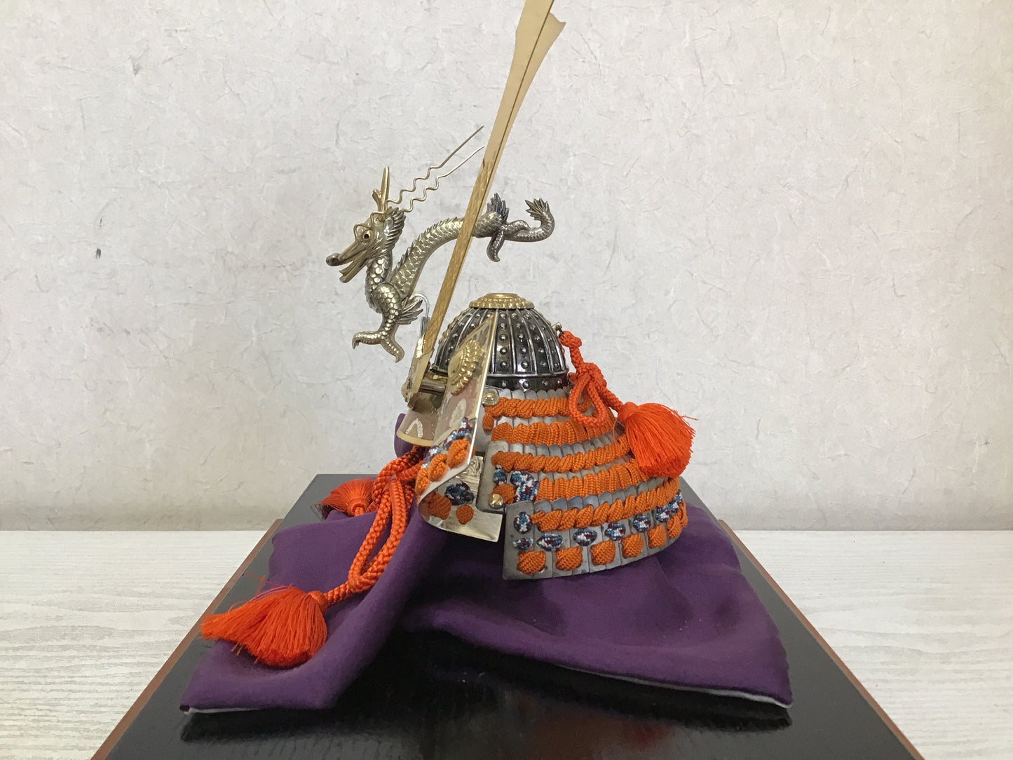 Y2374 OKIMONO Sterling Silver Kabuto helmet figure glass case box Japan antique