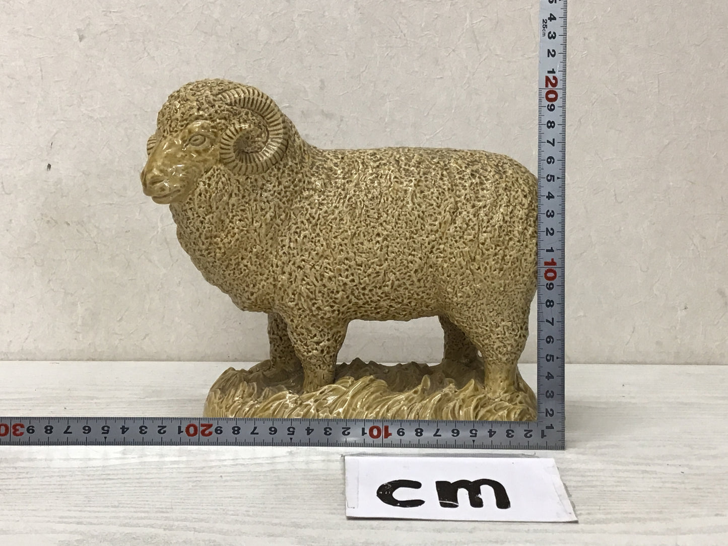 Y2545 OKIMONO Seto-ware Sheep figure signed Japan antique interior home decor