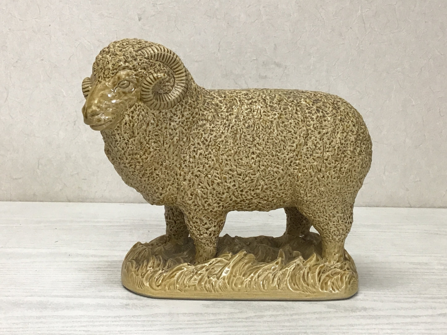 Y2545 OKIMONO Seto-ware Sheep figure signed Japan antique interior home decor