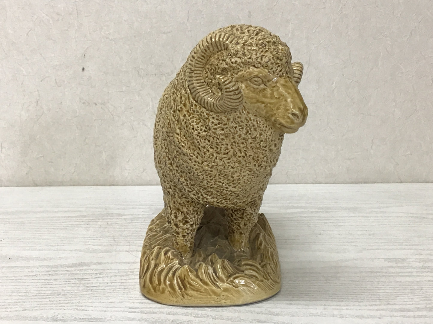 Y2545 OKIMONO Seto-ware Sheep figure signed Japan antique interior home decor