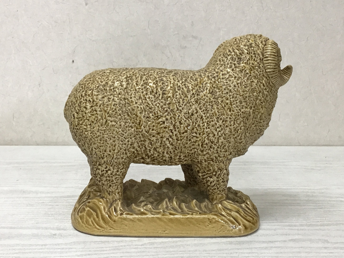 Y2545 OKIMONO Seto-ware Sheep figure signed Japan antique interior home decor