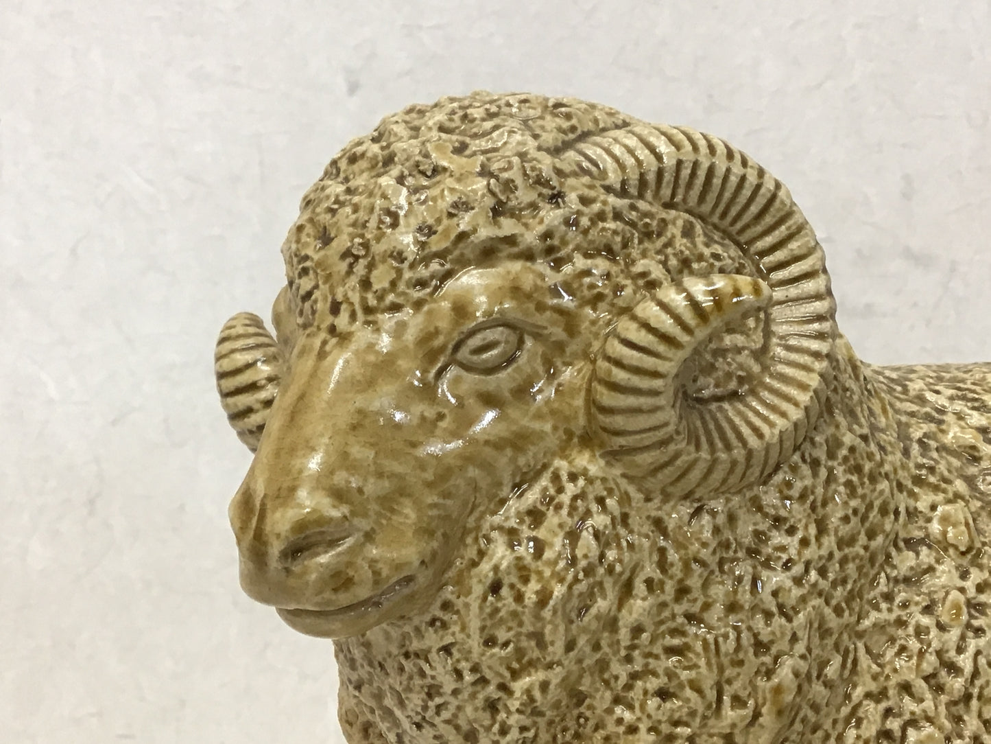 Y2545 OKIMONO Seto-ware Sheep figure signed Japan antique interior home decor