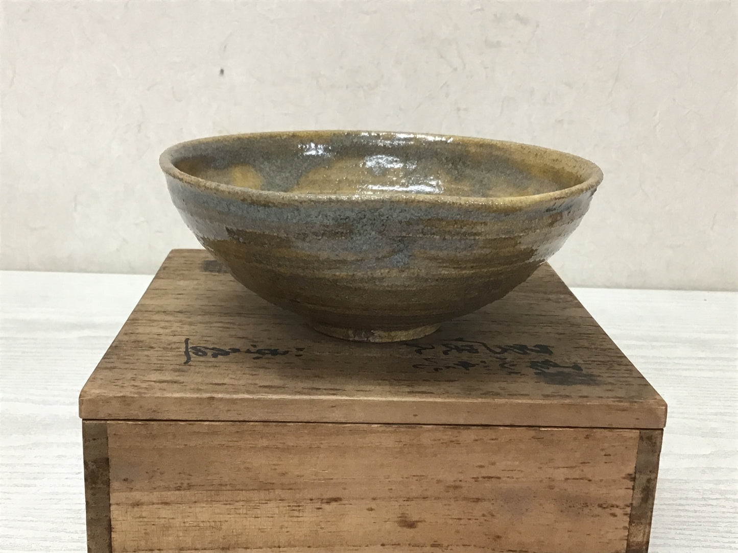 Y2739 CHAWAN Seto-ware Yellow signed box Japan tea ceremony antique flat bowl