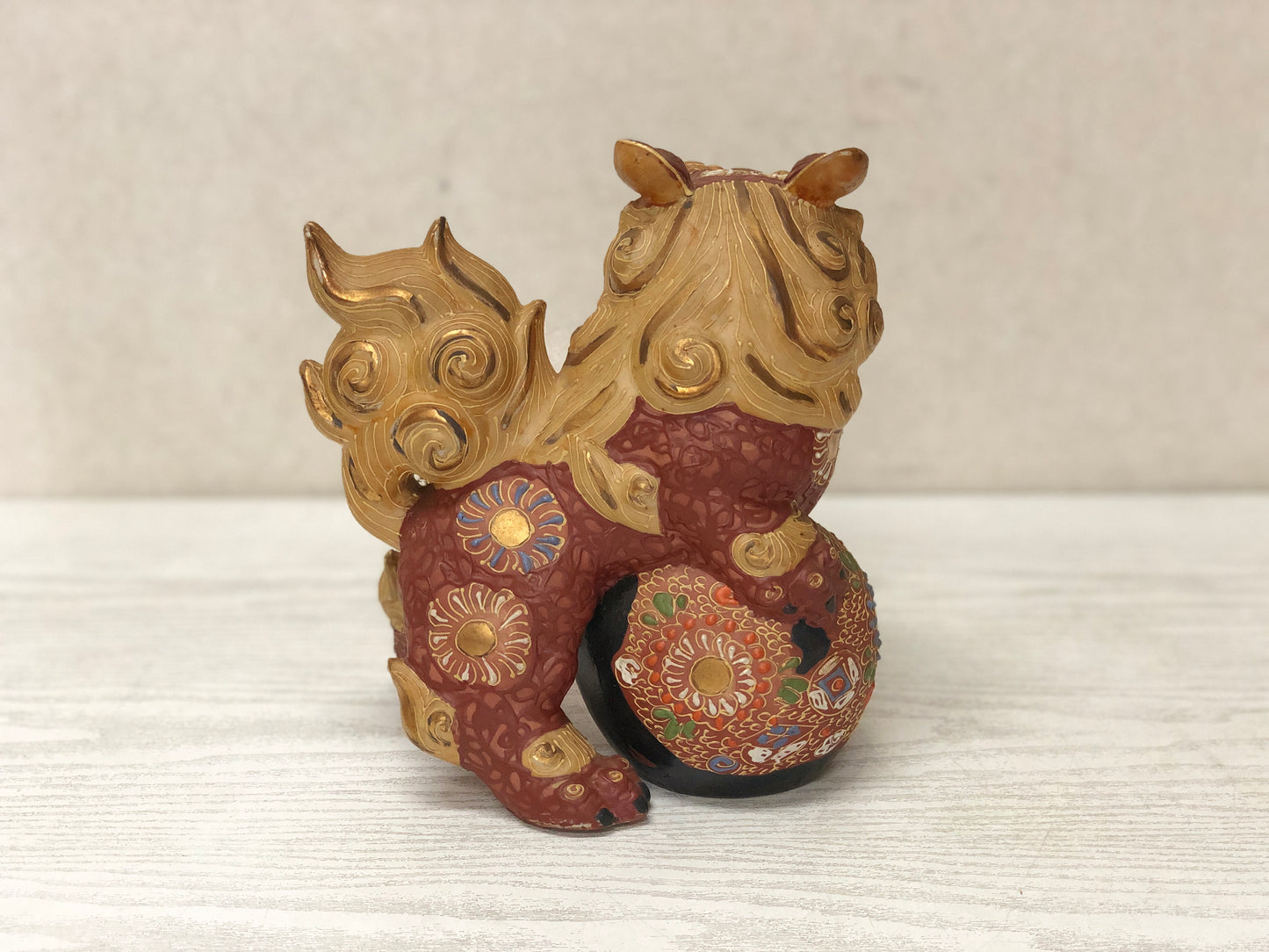 Y2908 OKIMONO kutani-ware Lion Ball signed Japan antique statue figure figurine