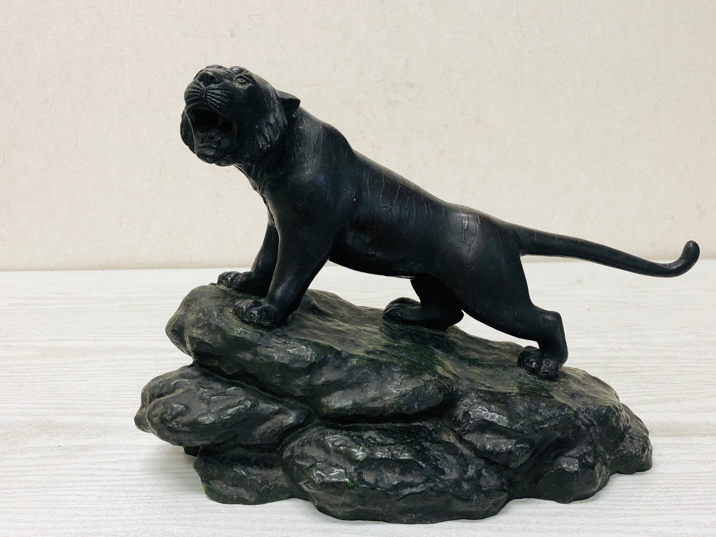 Y3282 OKIMONO Copper Tiger Rock figure figurine Japanese antique interior decor