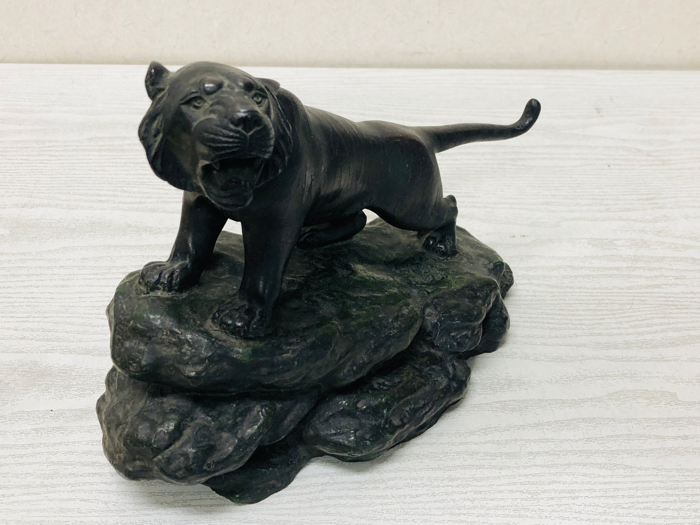 Y3282 OKIMONO Copper Tiger Rock figure figurine Japanese antique interior decor
