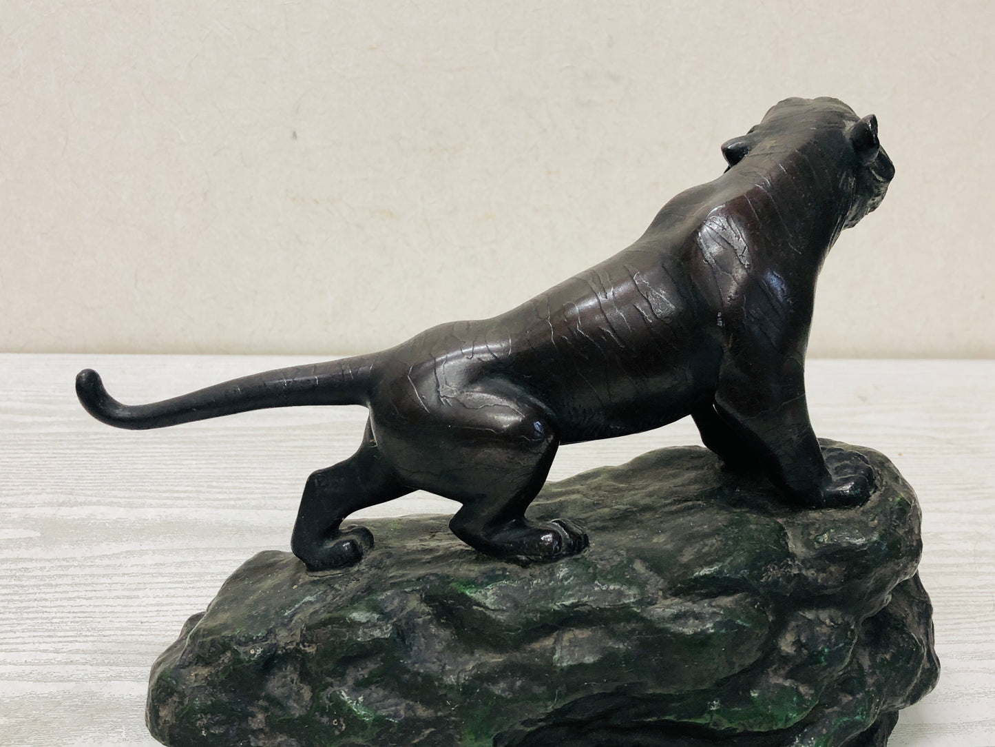 Y3282 OKIMONO Copper Tiger Rock figure figurine Japanese antique interior decor