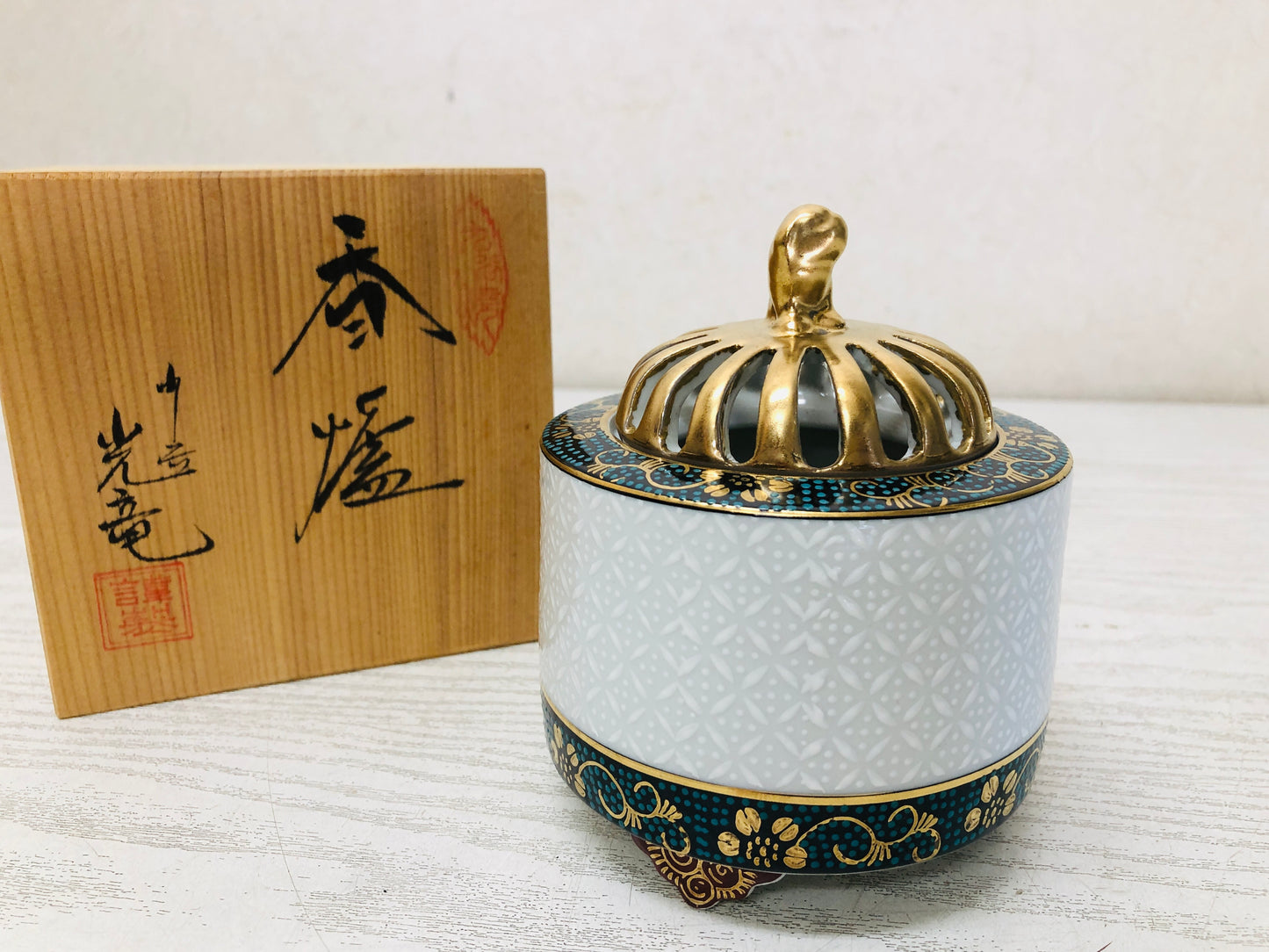 Y3351 KOURO Kutani-ware signed box Japan antique fragrance aroma incense burner