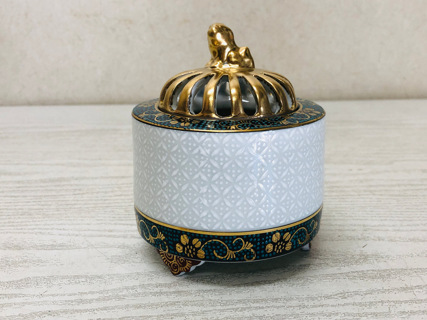 Y3351 KOURO Kutani-ware signed box Japan antique fragrance aroma incense burner