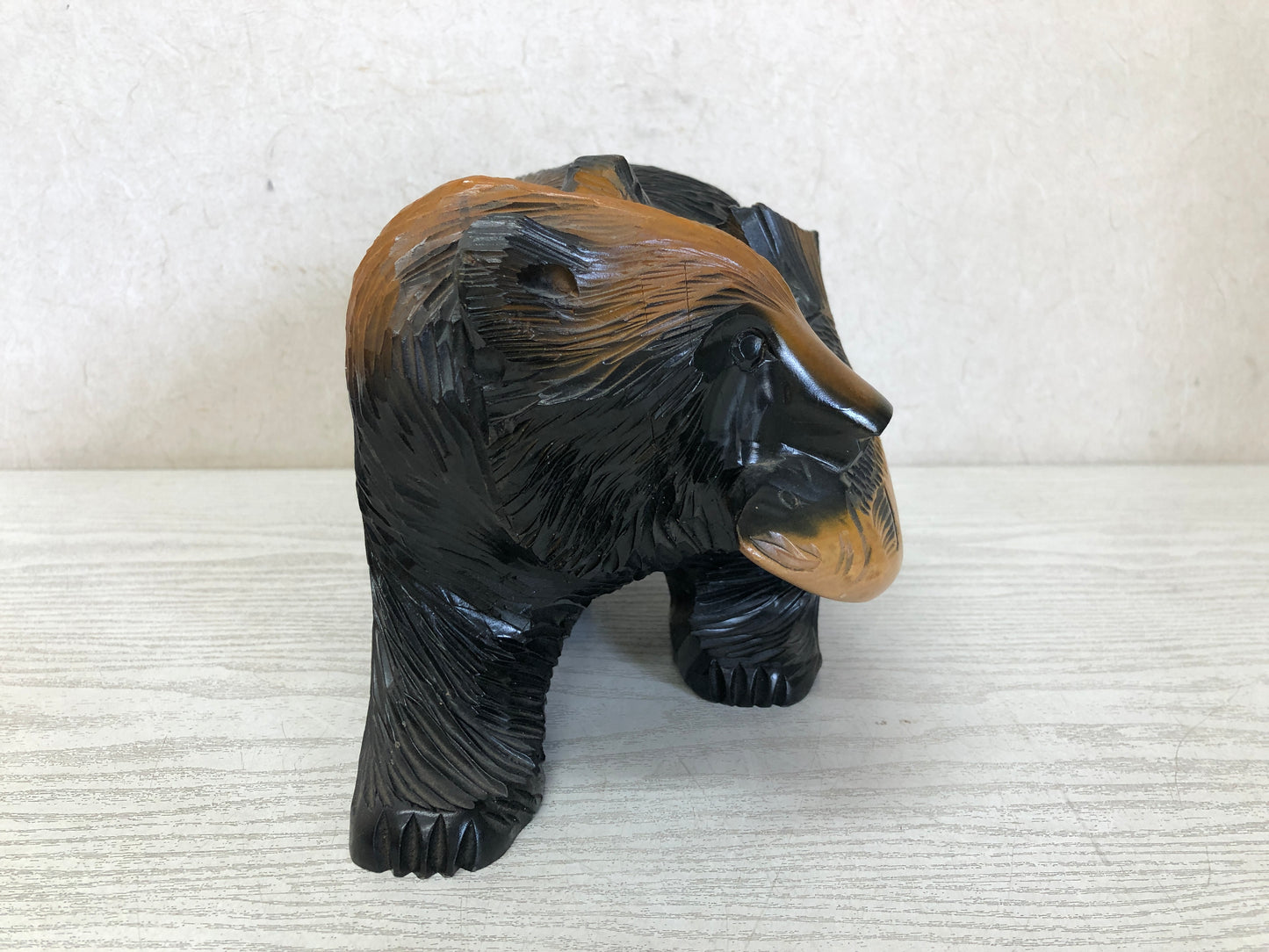 Y3408 OKIMONO Wood carving Bear figure figurine signed Japan antique interior