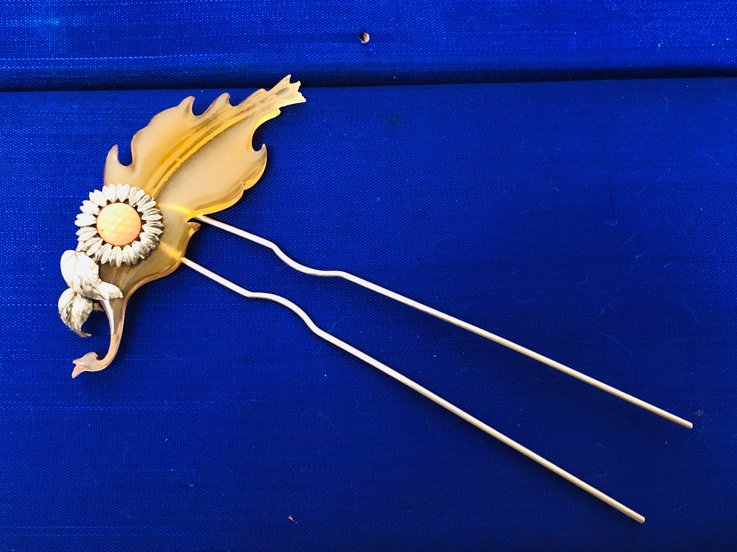 Y3433 KANZASHI Coral Work Hair Stick Hairpin Japan kimono accessory antique