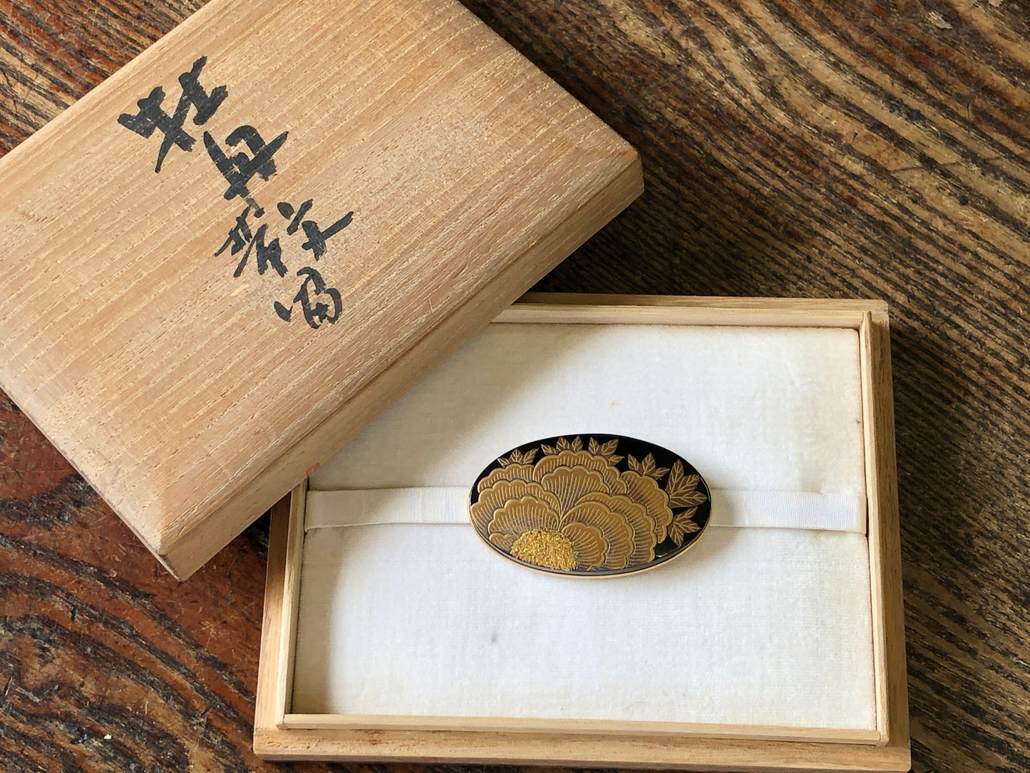 Y3447 OBIDOME Sash Clip Peony Makie signed box Japan Kimono accessory antique