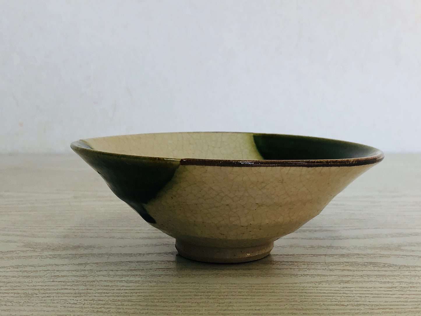 Y3737 CHAWAN Oribe-ware flat signed Japan antique tea ceremony bowl cup pottery