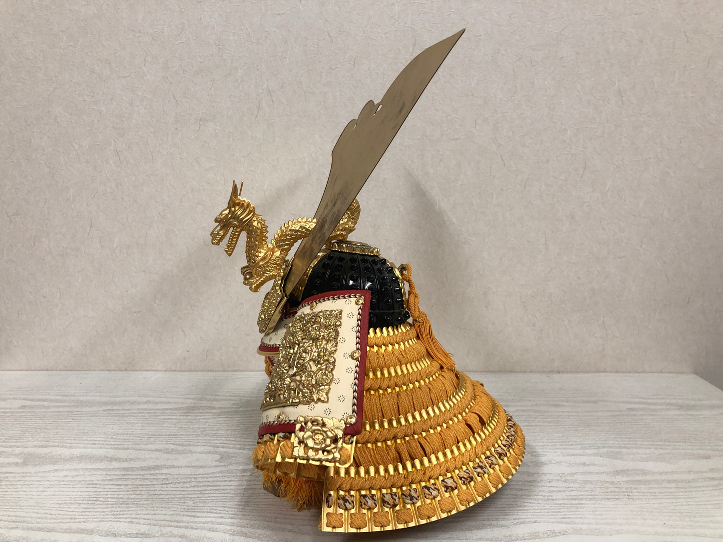 Y3849 OKIMONO May decoration Ornamental Kabuto black box signed Japan interior