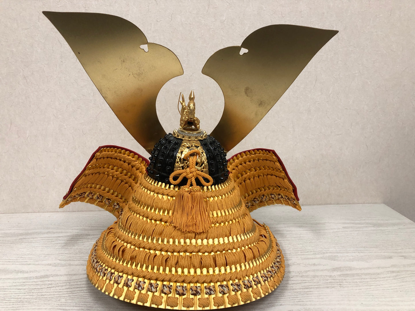 Y3849 OKIMONO May decoration Ornamental Kabuto black box signed Japan interior