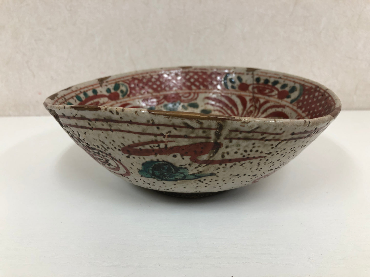 Y3919 CHAWAN Inuyama-ware red picture kintsugi box Japan confectionery bowl