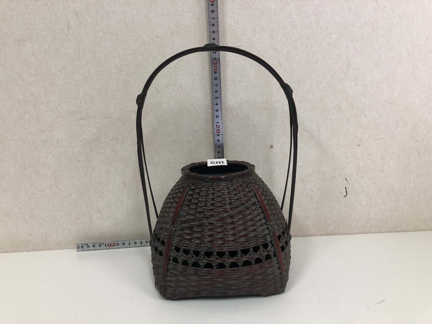 Y3941 Bamboo Woven Basket Flower vase signed Japan antique Ikebana interior