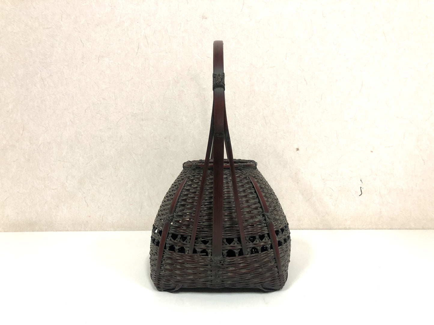 Y3941 Bamboo Woven Basket Flower vase signed Japan antique Ikebana interior