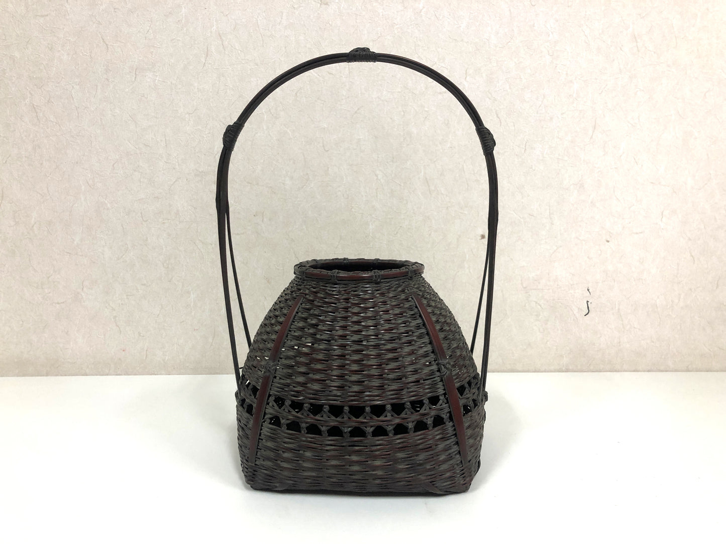 Y3941 Bamboo Woven Basket Flower vase signed Japan antique Ikebana interior