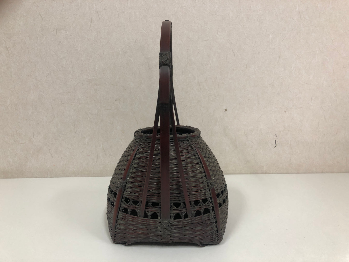 Y3941 Bamboo Woven Basket Flower vase signed Japan antique Ikebana interior