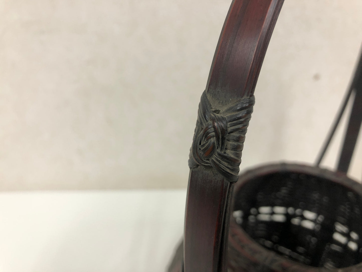 Y3941 Bamboo Woven Basket Flower vase signed Japan antique Ikebana interior