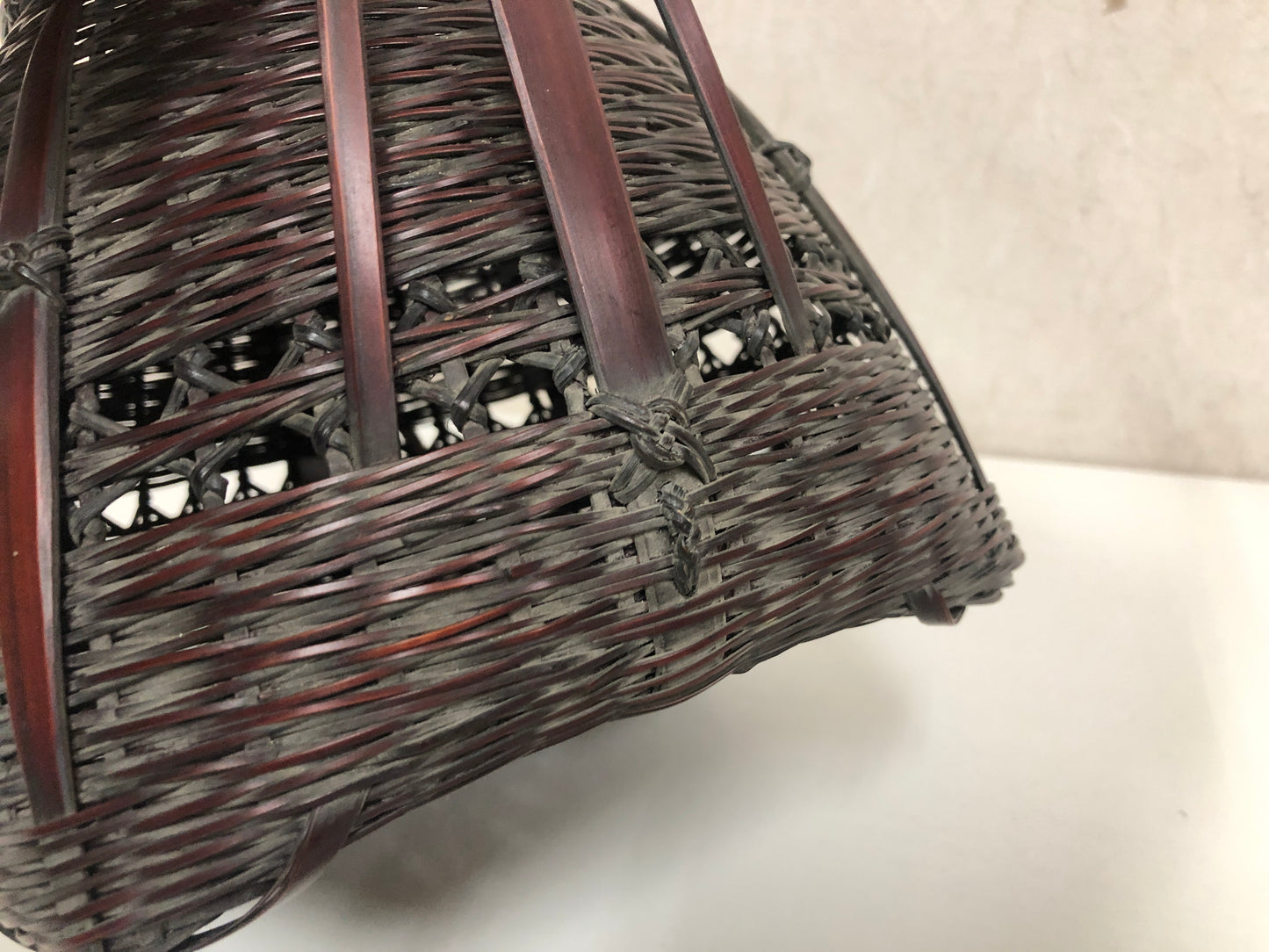 Y3941 Bamboo Woven Basket Flower vase signed Japan antique Ikebana interior