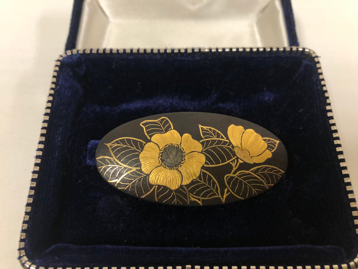 Y4081 OBIDOME Sash Clip Iron Gold inlay flower box Japan Kimono vintage antique