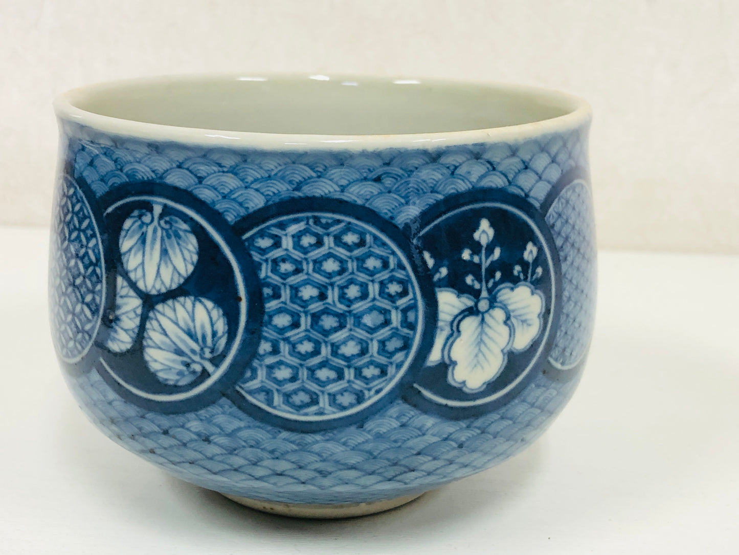 Y4112 CHAWAN Seto-ware underglaze blue signed Japan antique tea ceremony bowl