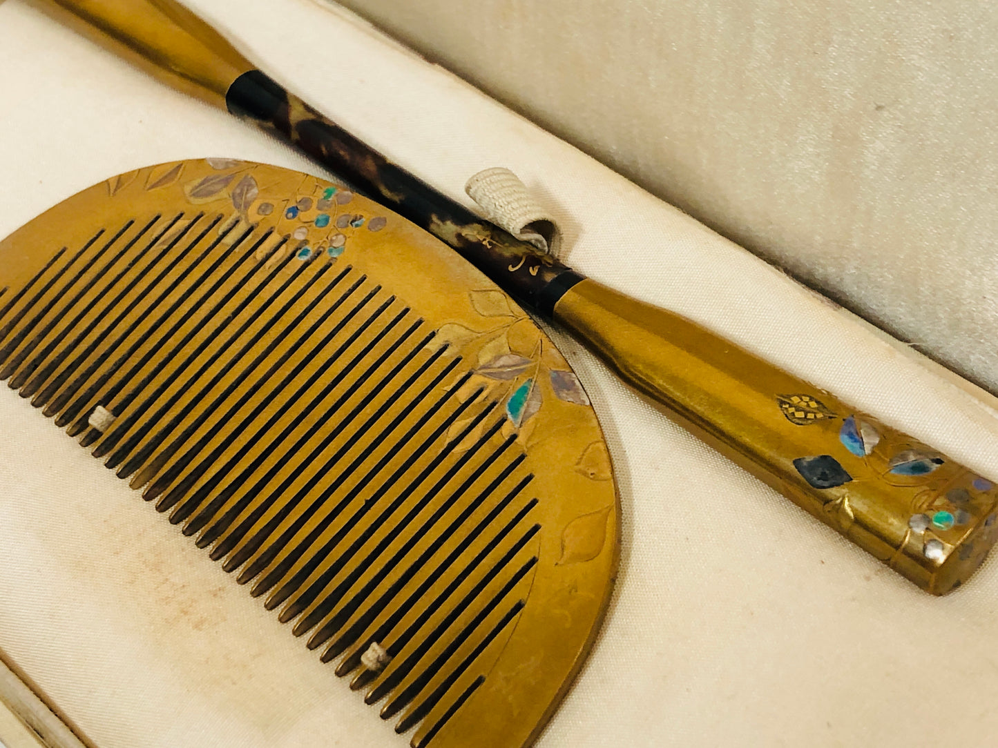 Y4117 KOUGAI Hair stick dressing tools Makie signed box Japan antique kimono