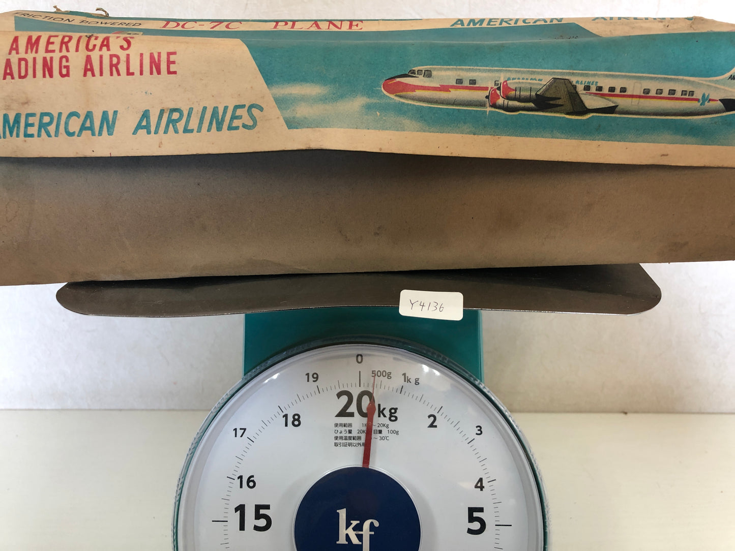 Y4136 TIN TOY Airplane DC-7C plane American Airlines box Japan antique vintage