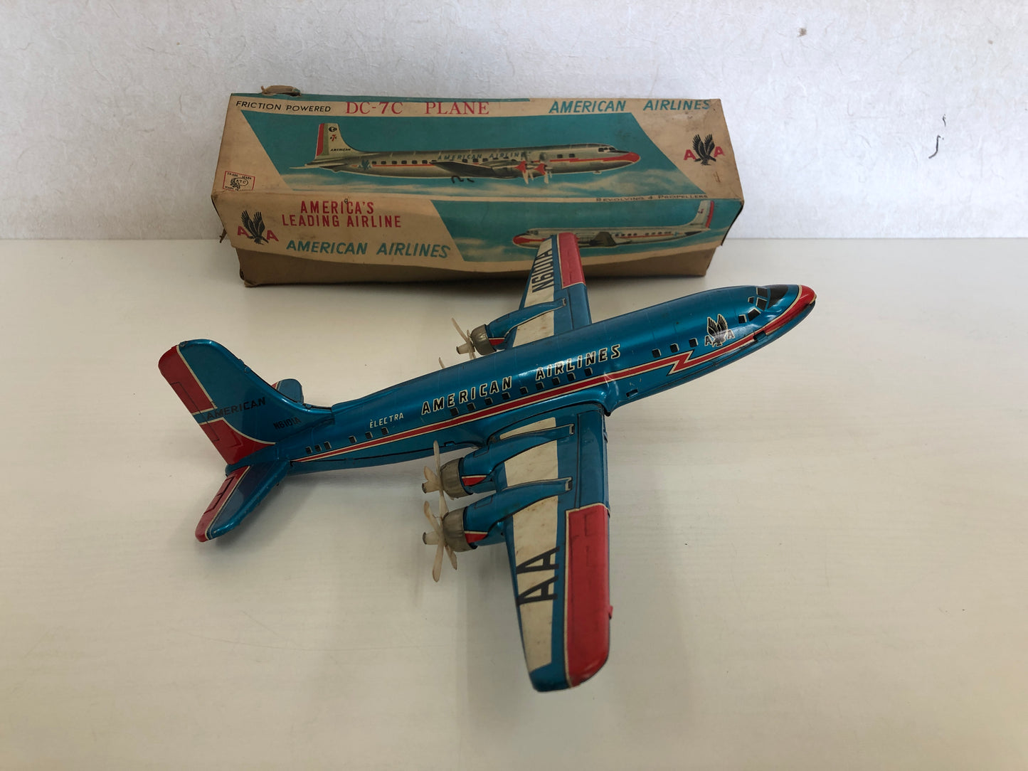 Y4136 TIN TOY Airplane DC-7C plane American Airlines box Japan antique vintage