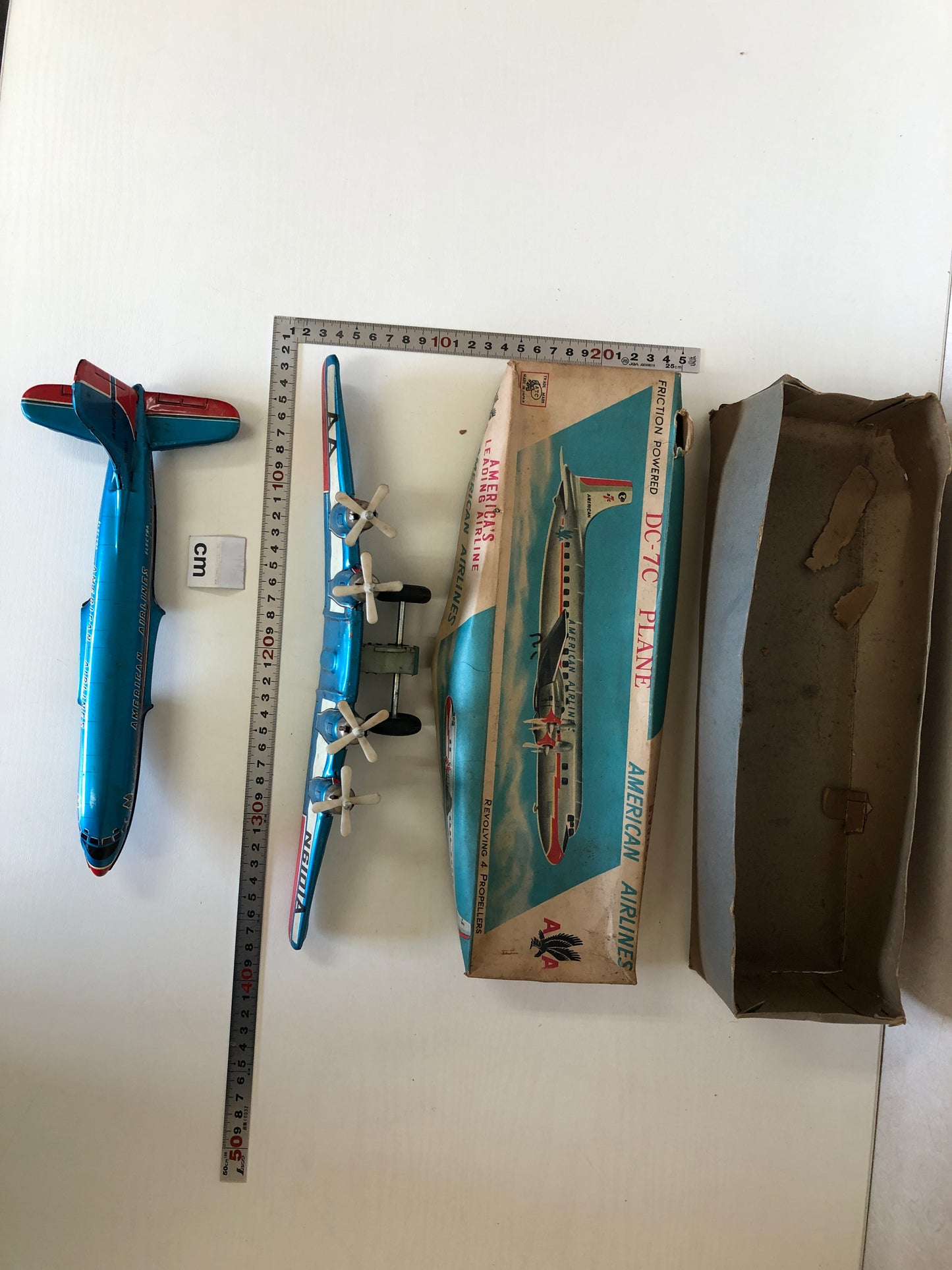 Y4136 TIN TOY Airplane DC-7C plane American Airlines box Japan antique vintage