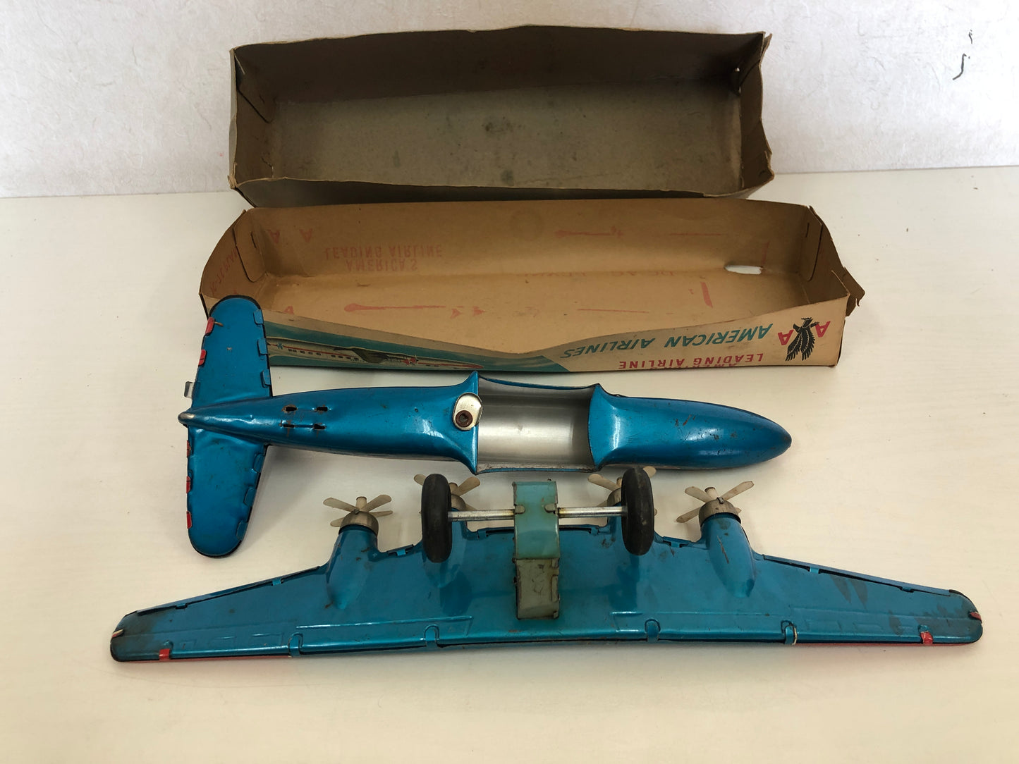 Y4136 TIN TOY Airplane DC-7C plane American Airlines box Japan antique vintage