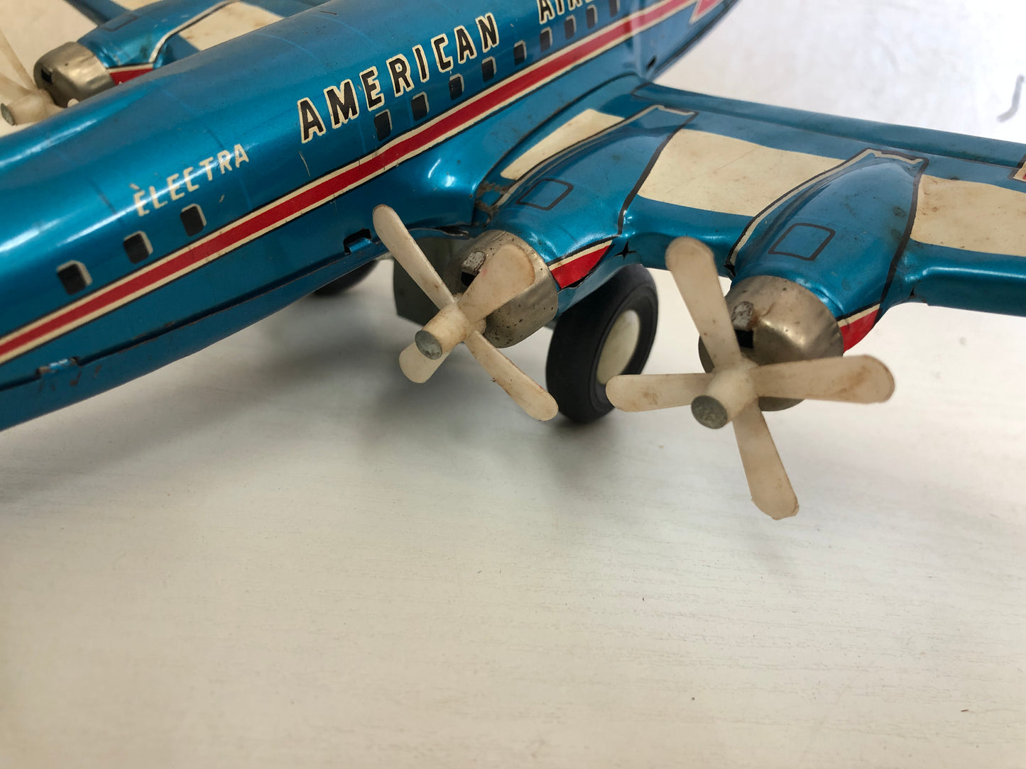 Y4136 TIN TOY Airplane DC-7C plane American Airlines box Japan antique vintage