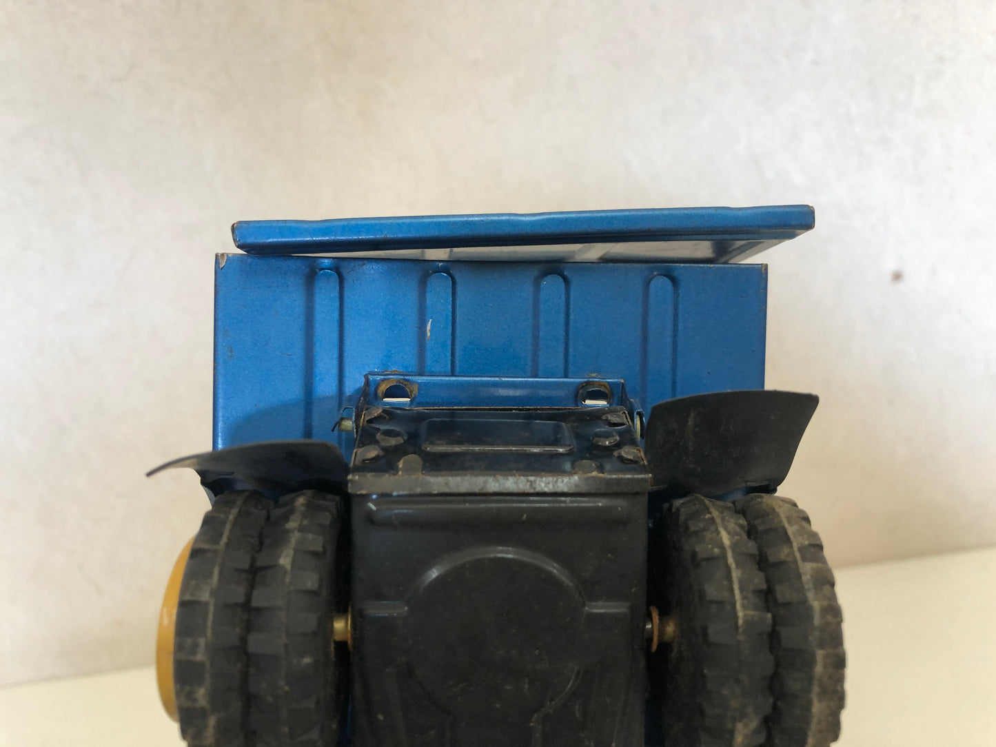 Y4137 TIN TOY Isuzu Dump Truck vehicle dumper trailer box Japan antique vintage